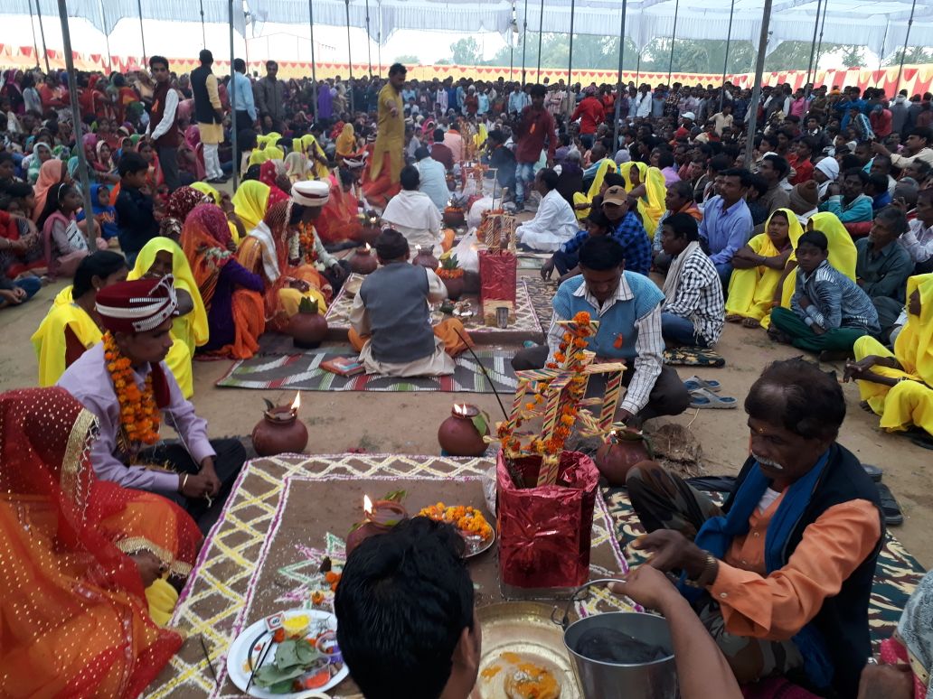 पंच कन्या विवाह...गोविंदगढ़ के पोलो ग्राउंड में हुआ विवाह समारोह, आर्शीवाद देने पहुंचे हजारों लोग