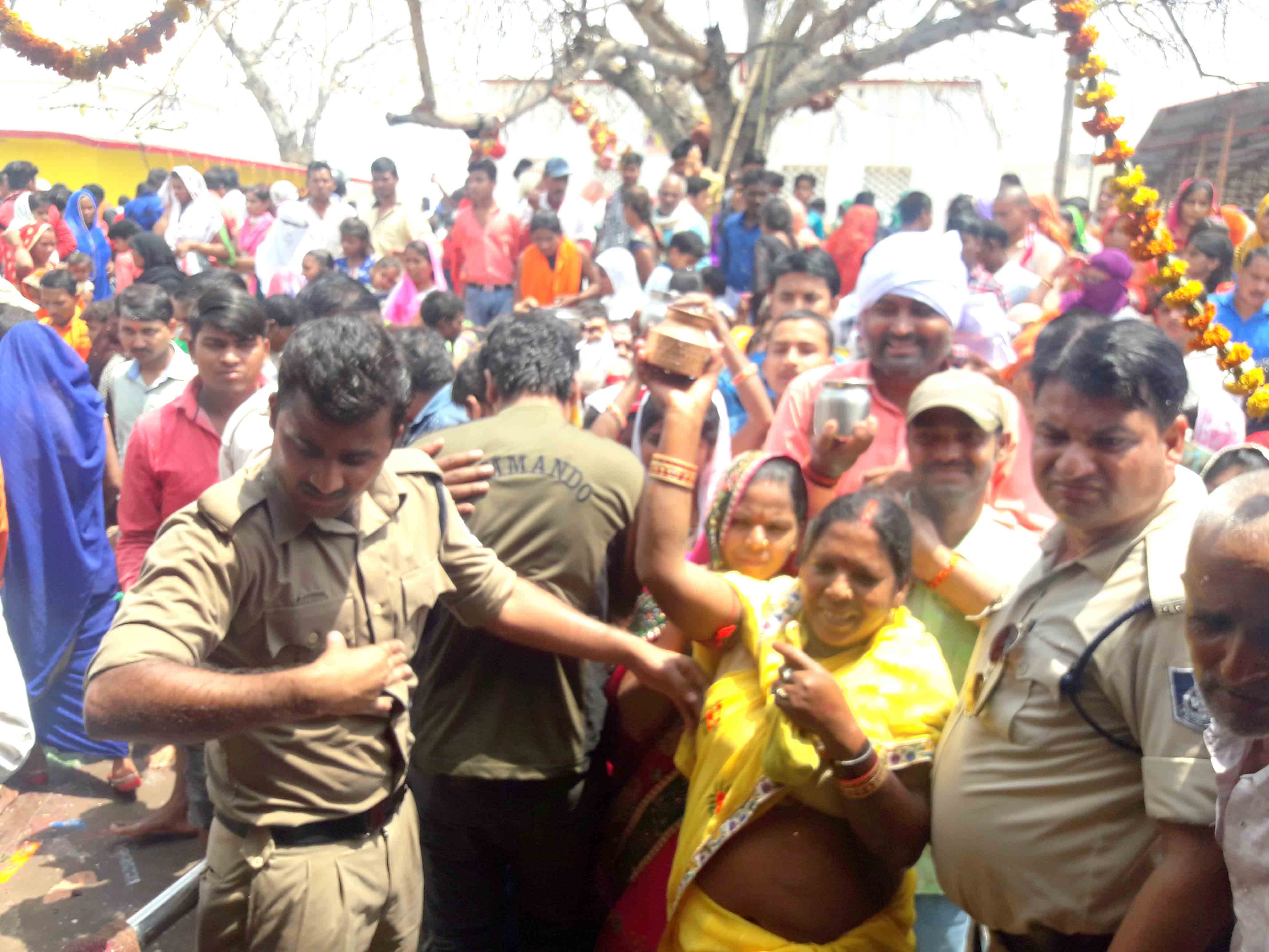  राम नवमीं के पावन पर्व पर धार्मिक स्थलों पर तड़के से रहा भक्तों का आना जाना