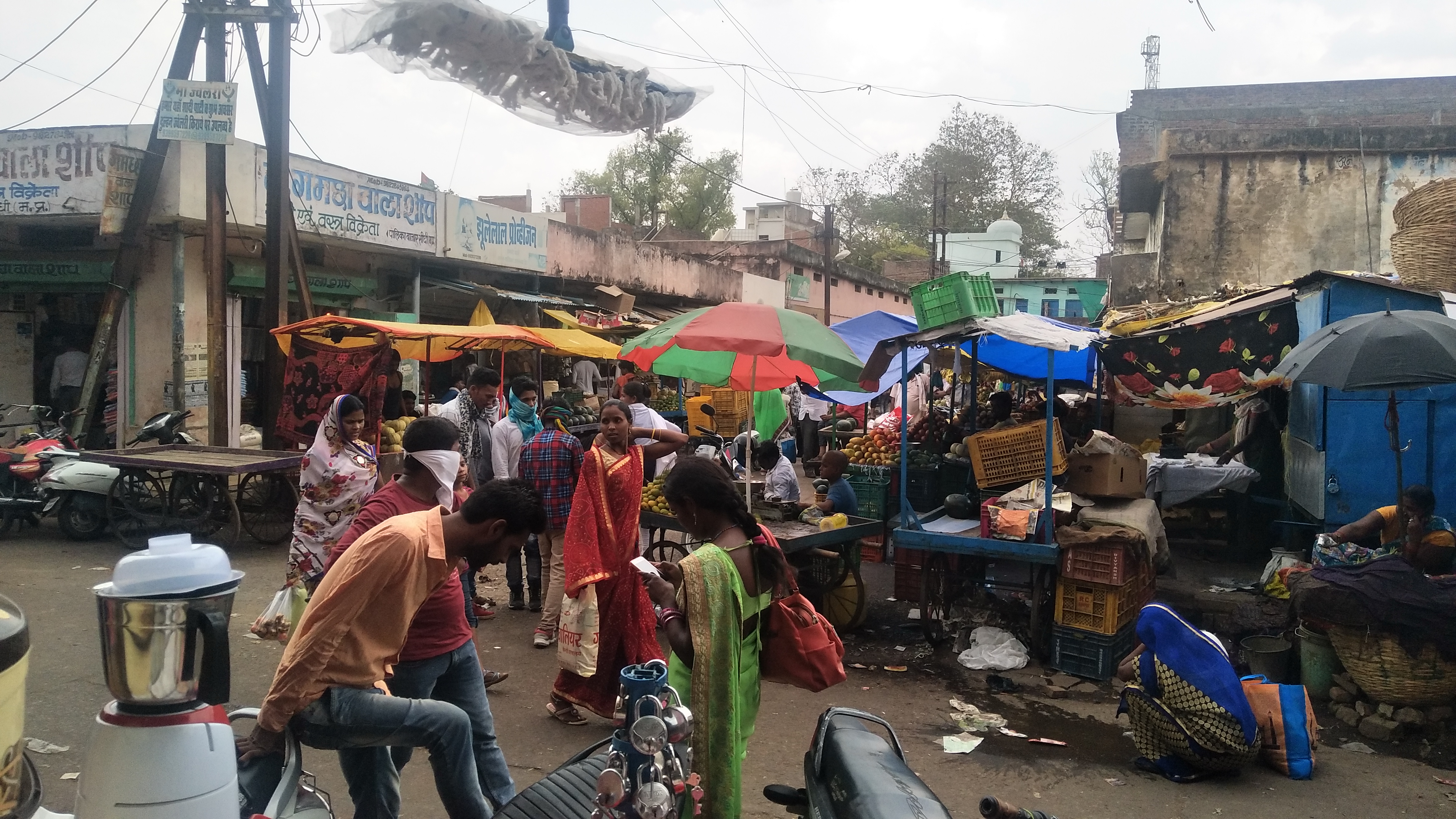 ध्वस्त हुई सब्जी  मंडी की यातायात व्यवस्था 