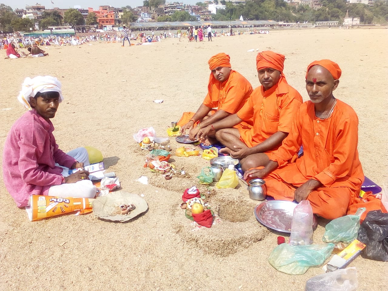 शुभ कार्य आज से हुए वर्जित, भटकती आत्माओं की शांति हेतु होगा विशेष पूजा पाठ का आयोजन